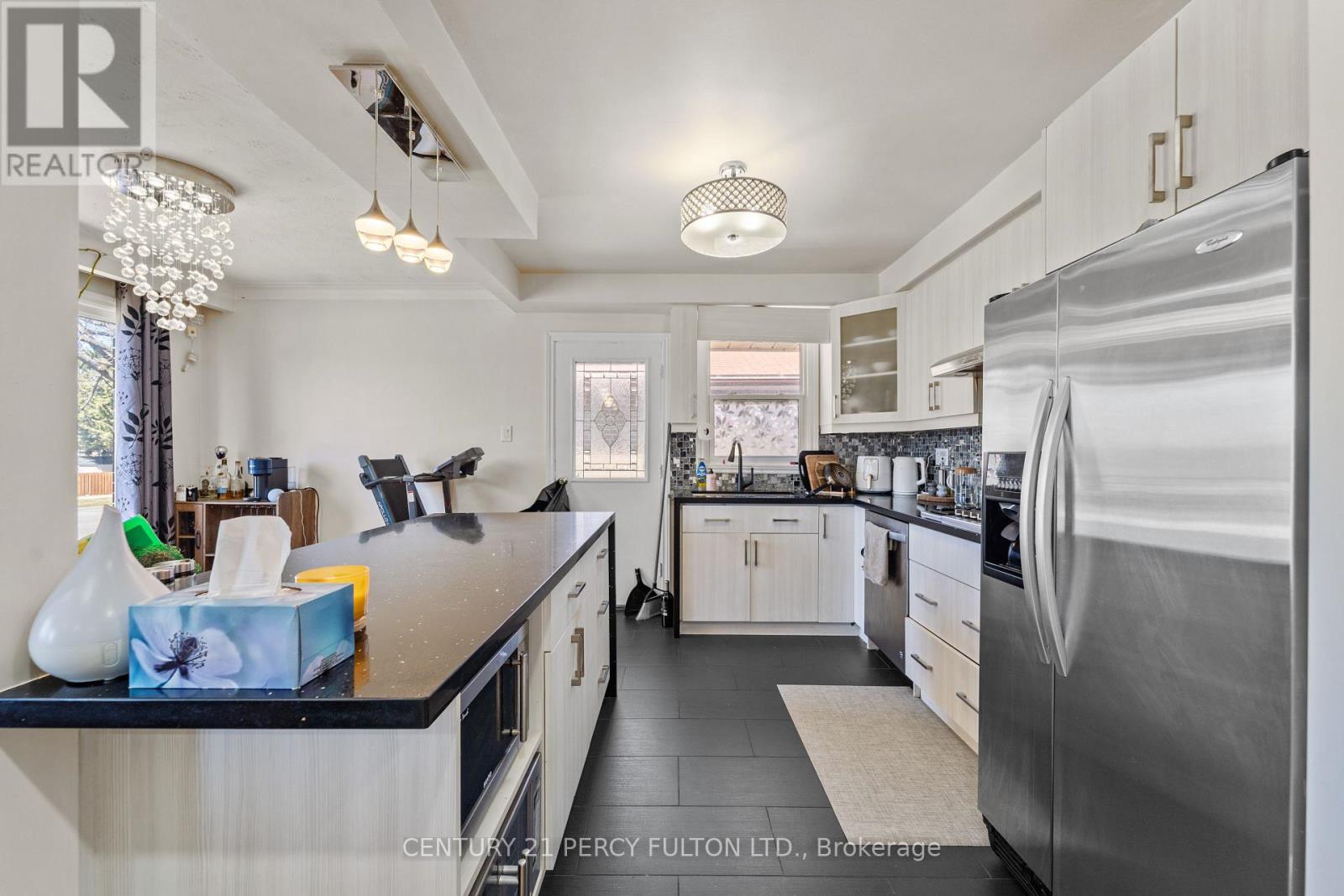 826 Brimorton Drive, Toronto, Ontario  M1G 2S9 - Photo 5 - E13595678