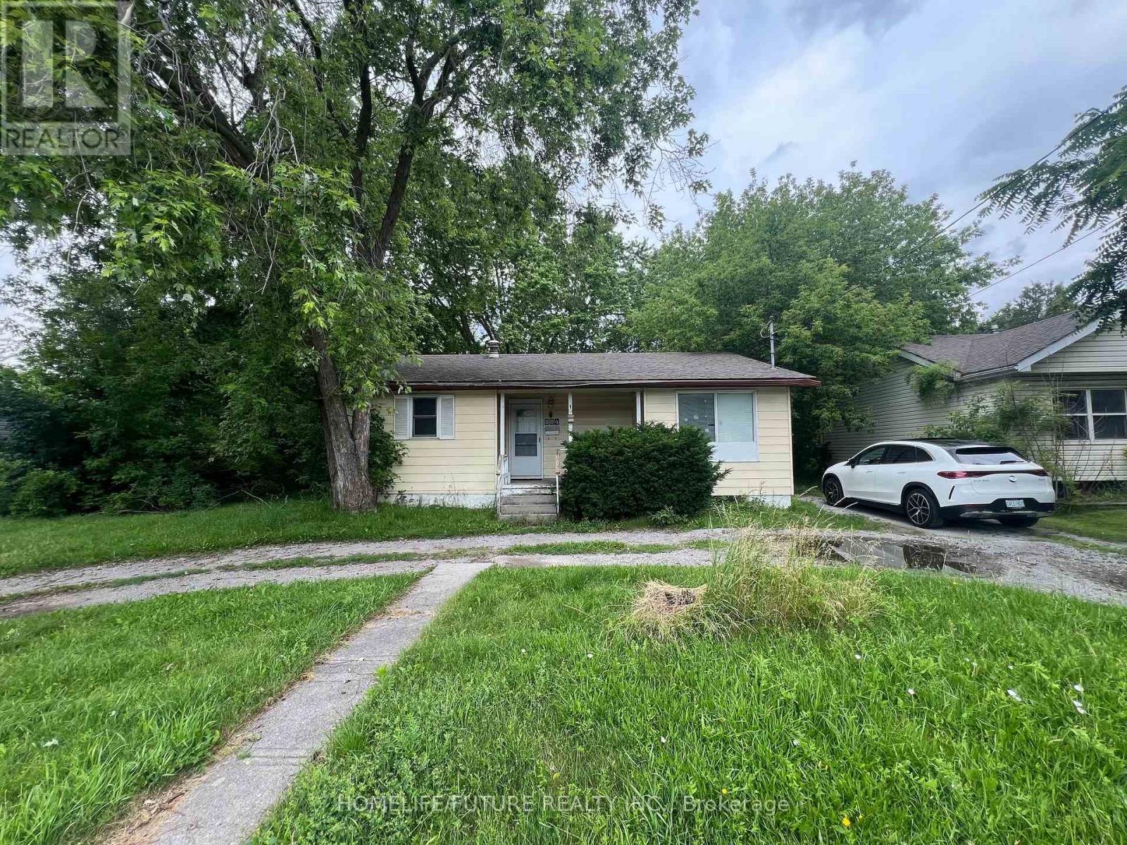 804 DUNDAS STREET W, Whitby, Ontario
