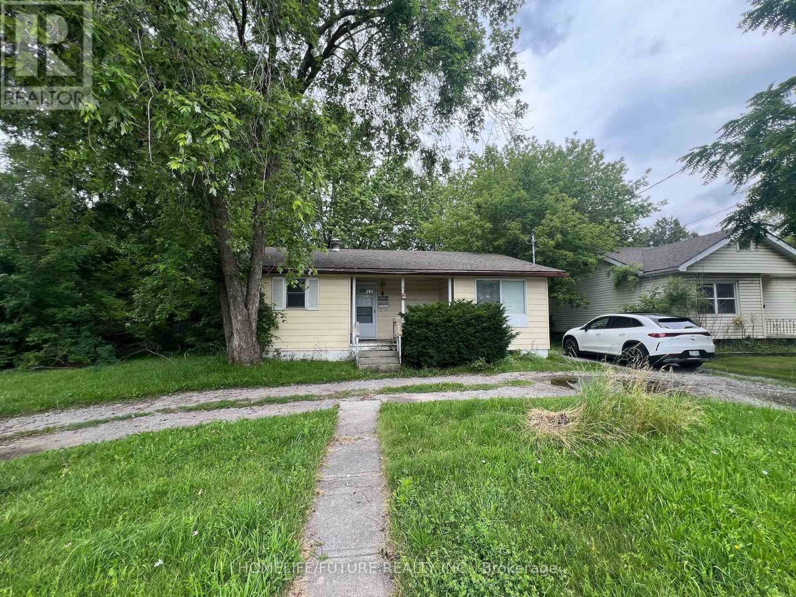 804 Dundas Street W, Whitby, Ontario  L1N 2N5 - Photo 3 - E13595722