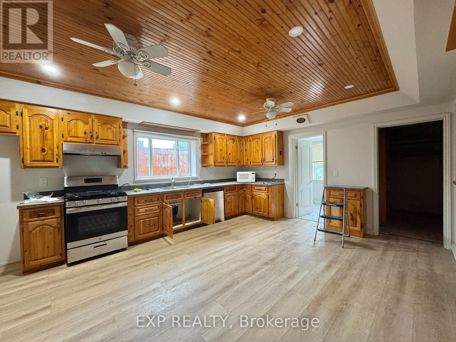 A - 112 Baseline Road E, Clarington, Ontario  L1C 1A2 - Photo 2 - E13595728