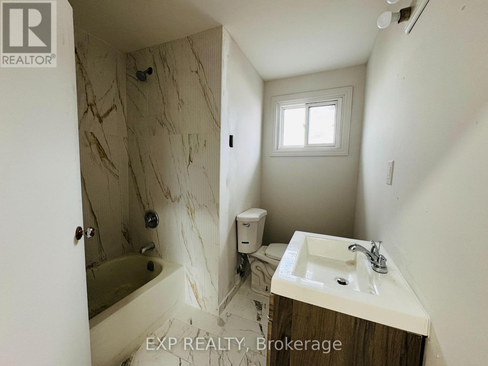 B - 112 Baseline Road E, Clarington (Bowmanville), Ontario  L1C 1A2 - Photo 8 - E13595754