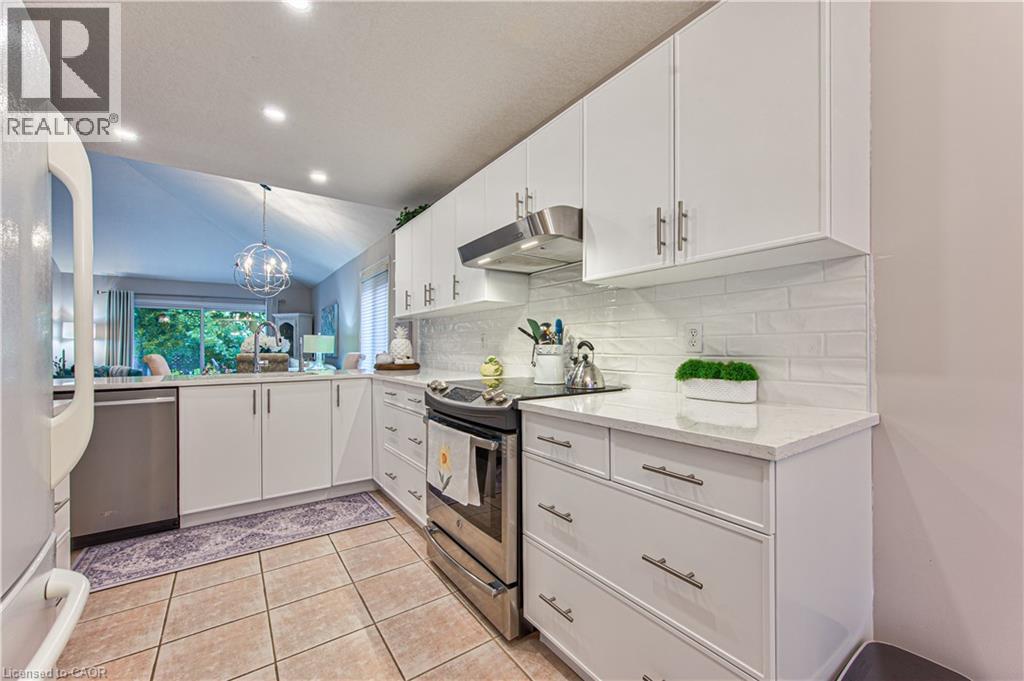 418 SANDBANKS Crescent, Waterloo, Ontario