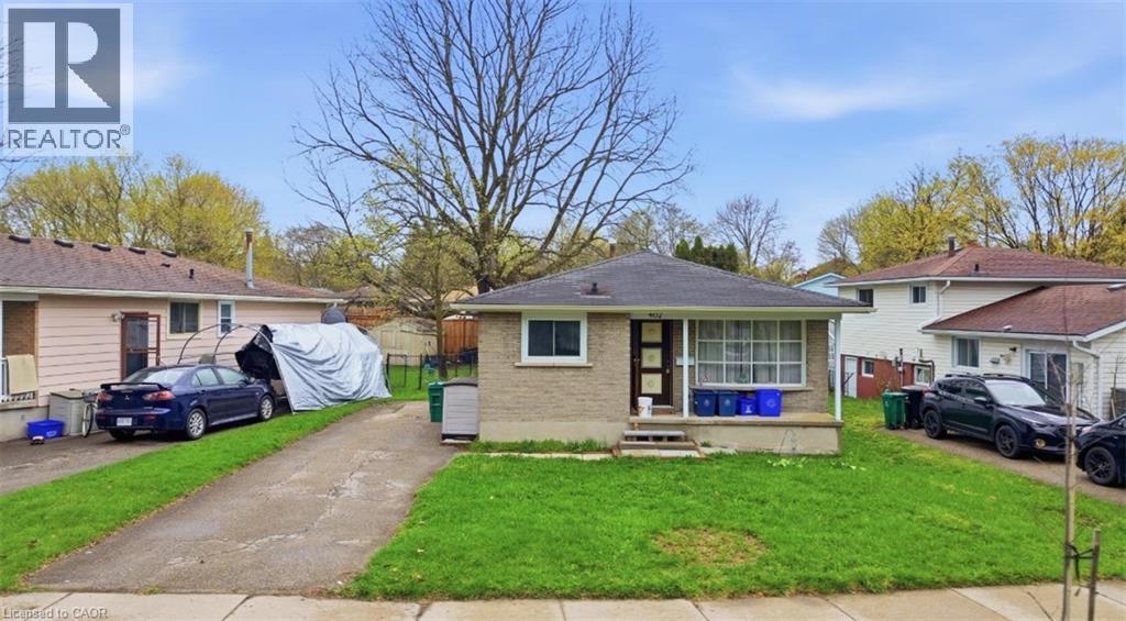 402 Midwood Crescent, Waterloo, Ontario  N2L 5N5 - Photo 3 - 40850419