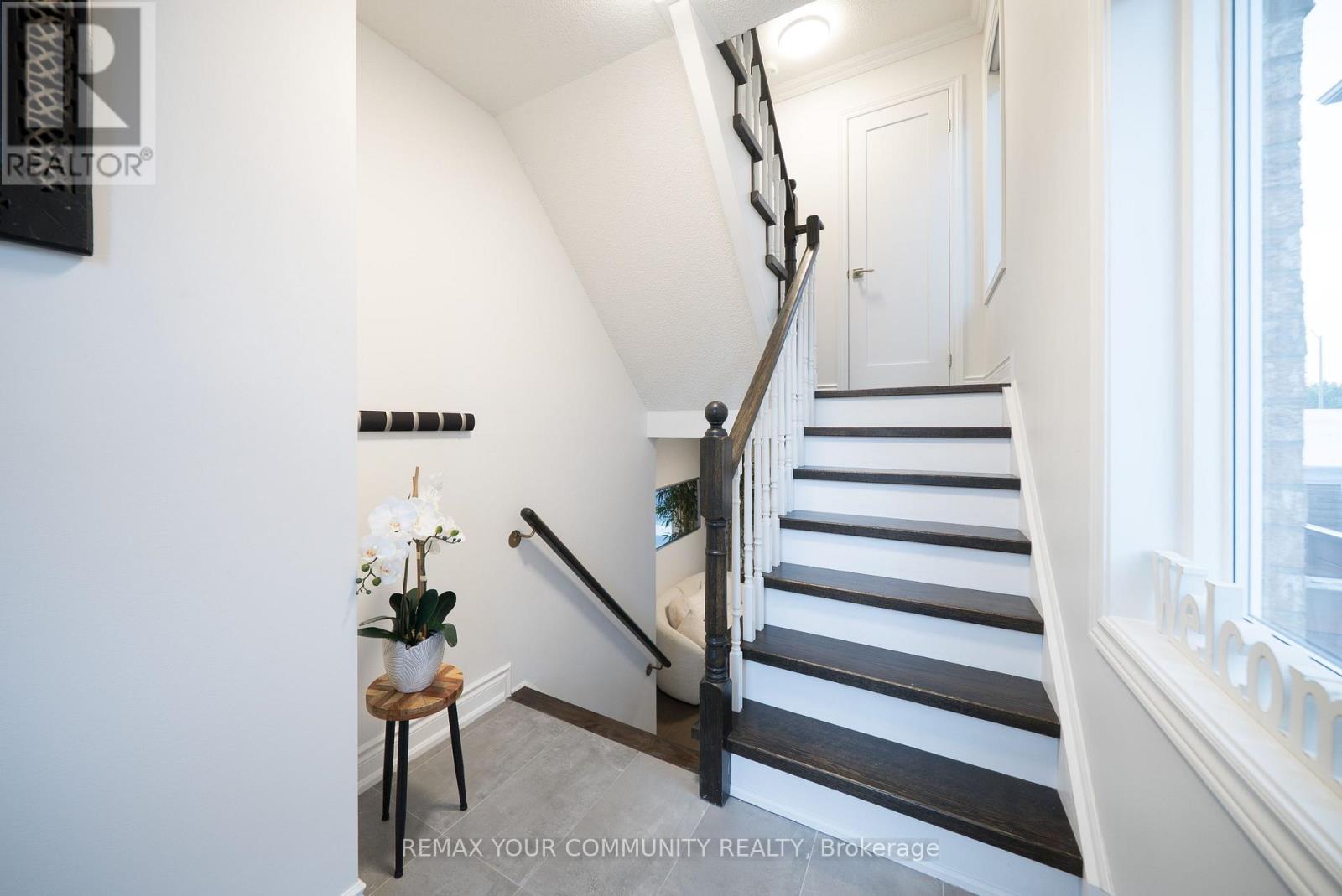 40 Tania Crescent, Vaughan, Ontario  L6A 2M8 - Photo 3 - N13594788