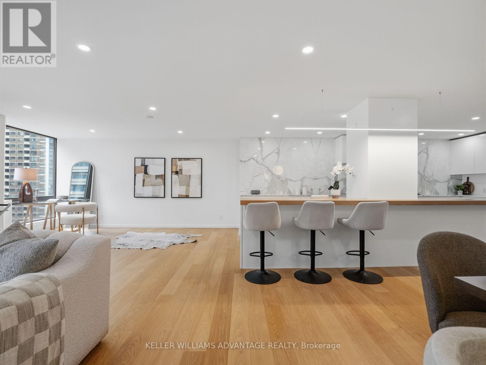 1002 - 1166 Bay Street, Toronto, Ontario  M5S 2X8 - Photo 11 - C13594260