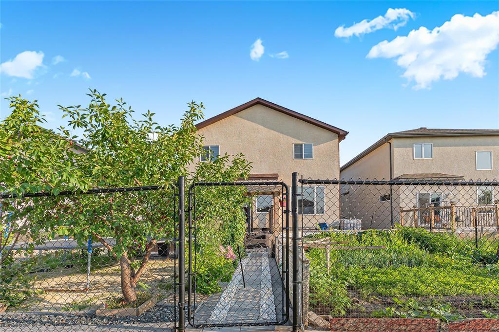 530 Castlebury Meadows Drive, Winnipeg, Manitoba  R2R 2X6 - Photo 35 - 202617399