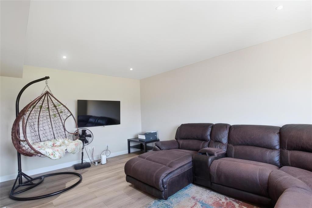 530 Castlebury Meadows Drive, Winnipeg, Manitoba  R2R 2X6 - Photo 9 - 202617399