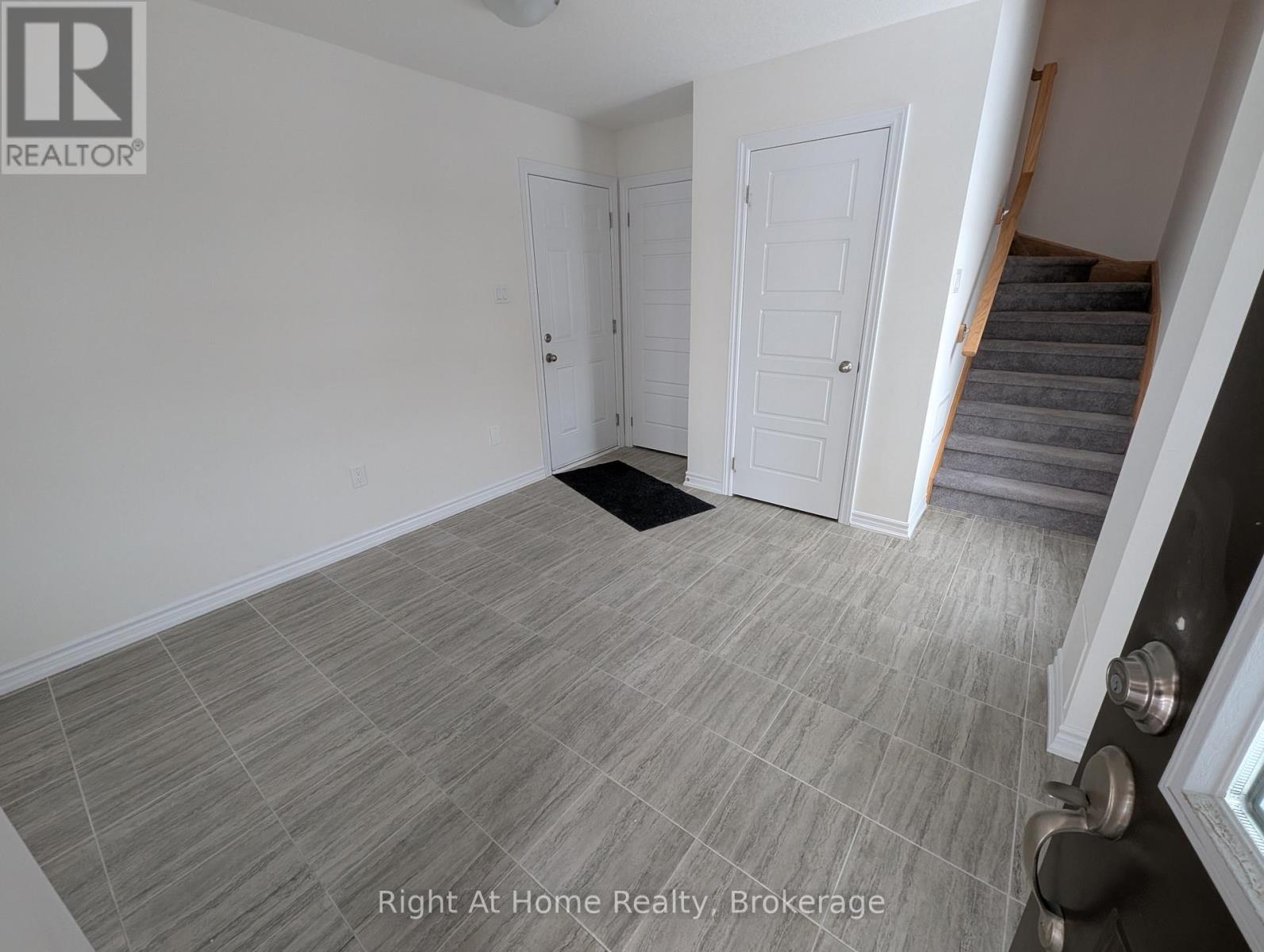 17 Roseberry Lane, Kitchener, Ontario  N2B 0A9 - Photo 8 - X13595884