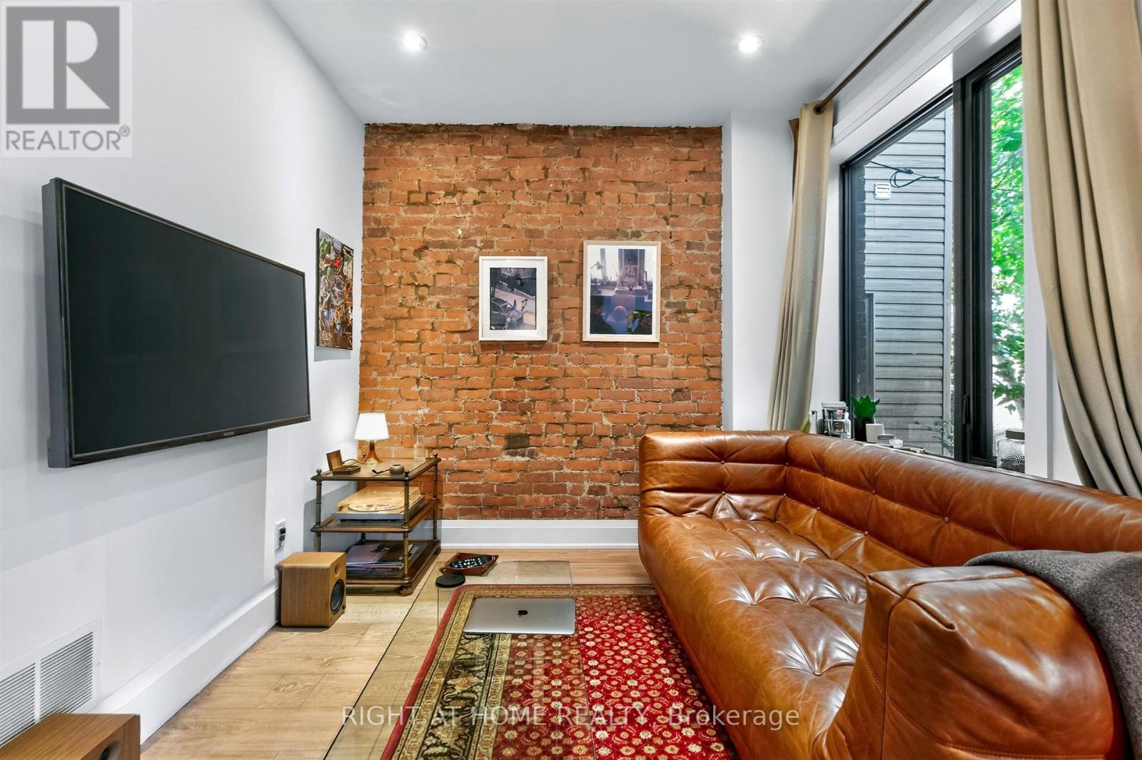 65 Rusholme Park Crescent, Toronto (Little Portugal), Ontario  M6J 2E1 - Photo 3 - C13595910