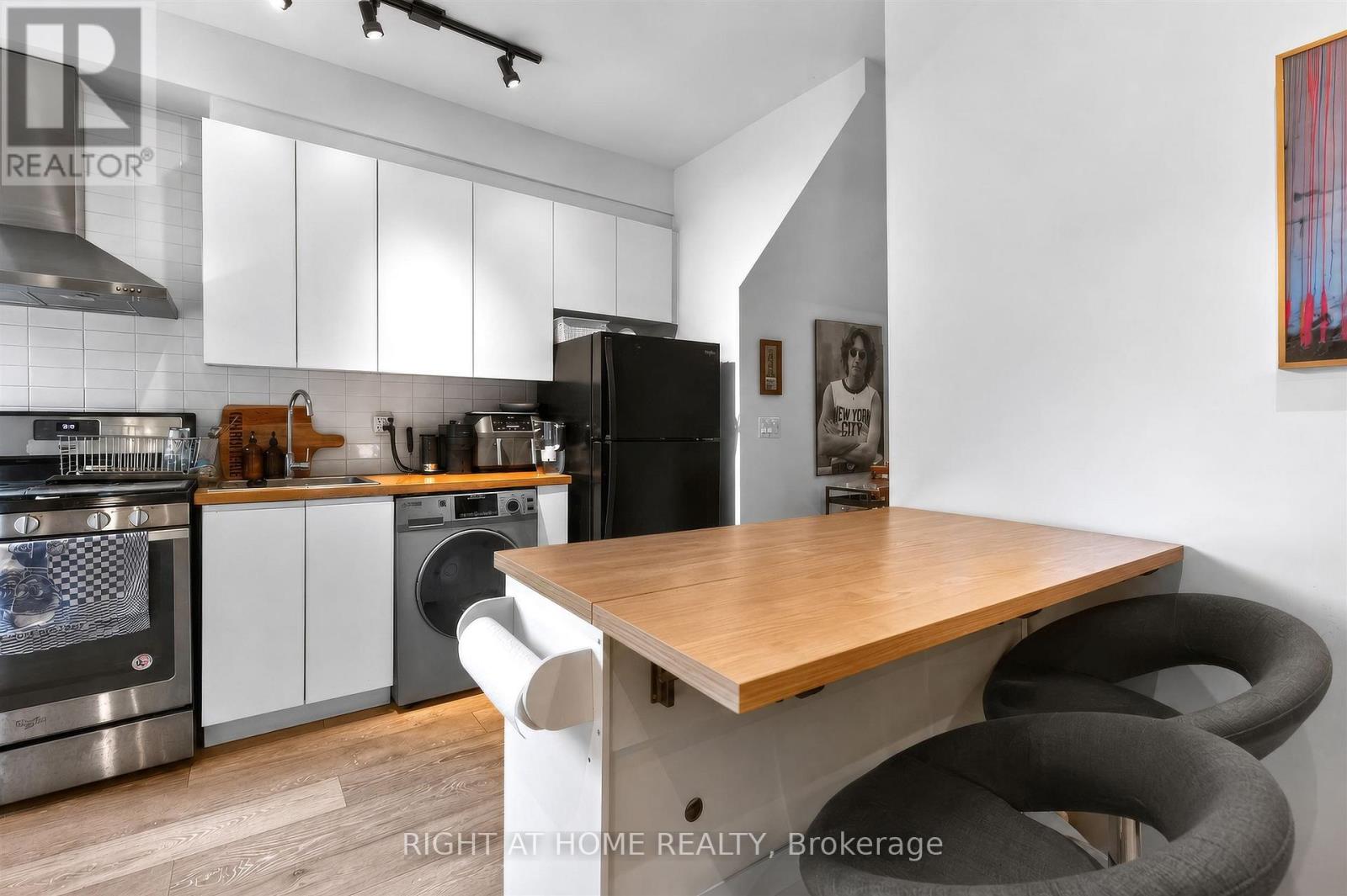 65 Rusholme Park Crescent, Toronto (Little Portugal), Ontario  M6J 2E1 - Photo 9 - C13595910