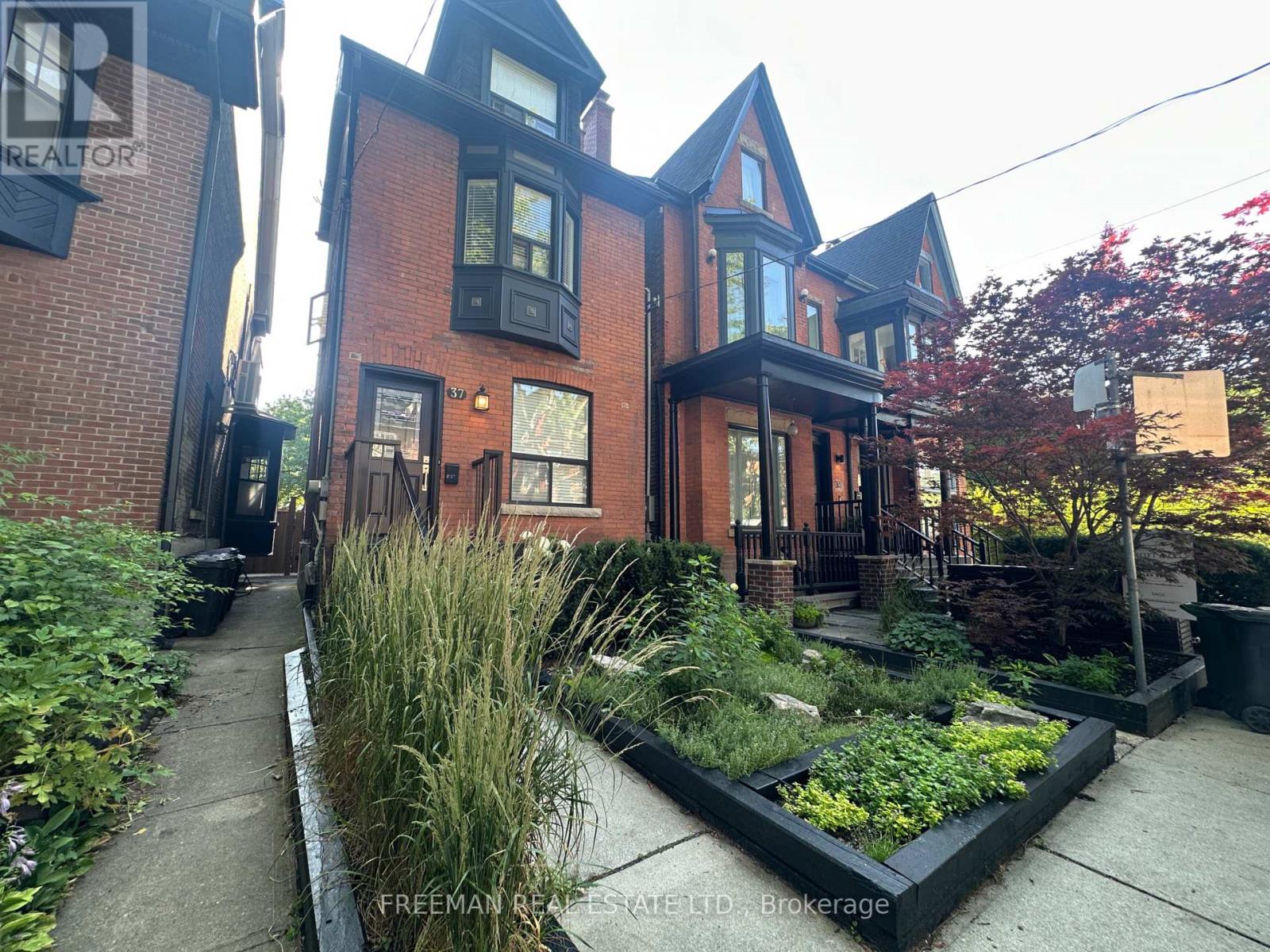 37 GRANT STREET, Toronto, Ontario