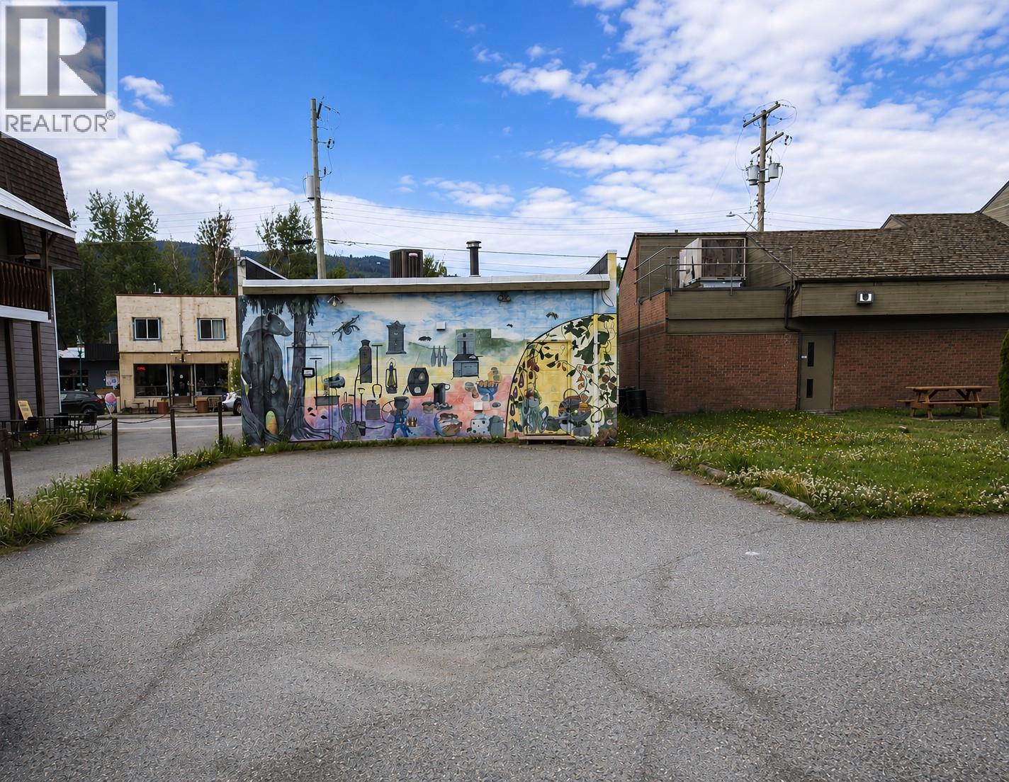 1975 Vernon Street, Lumby, British Columbia  V0E 2G0 - Photo 34 - 10387074