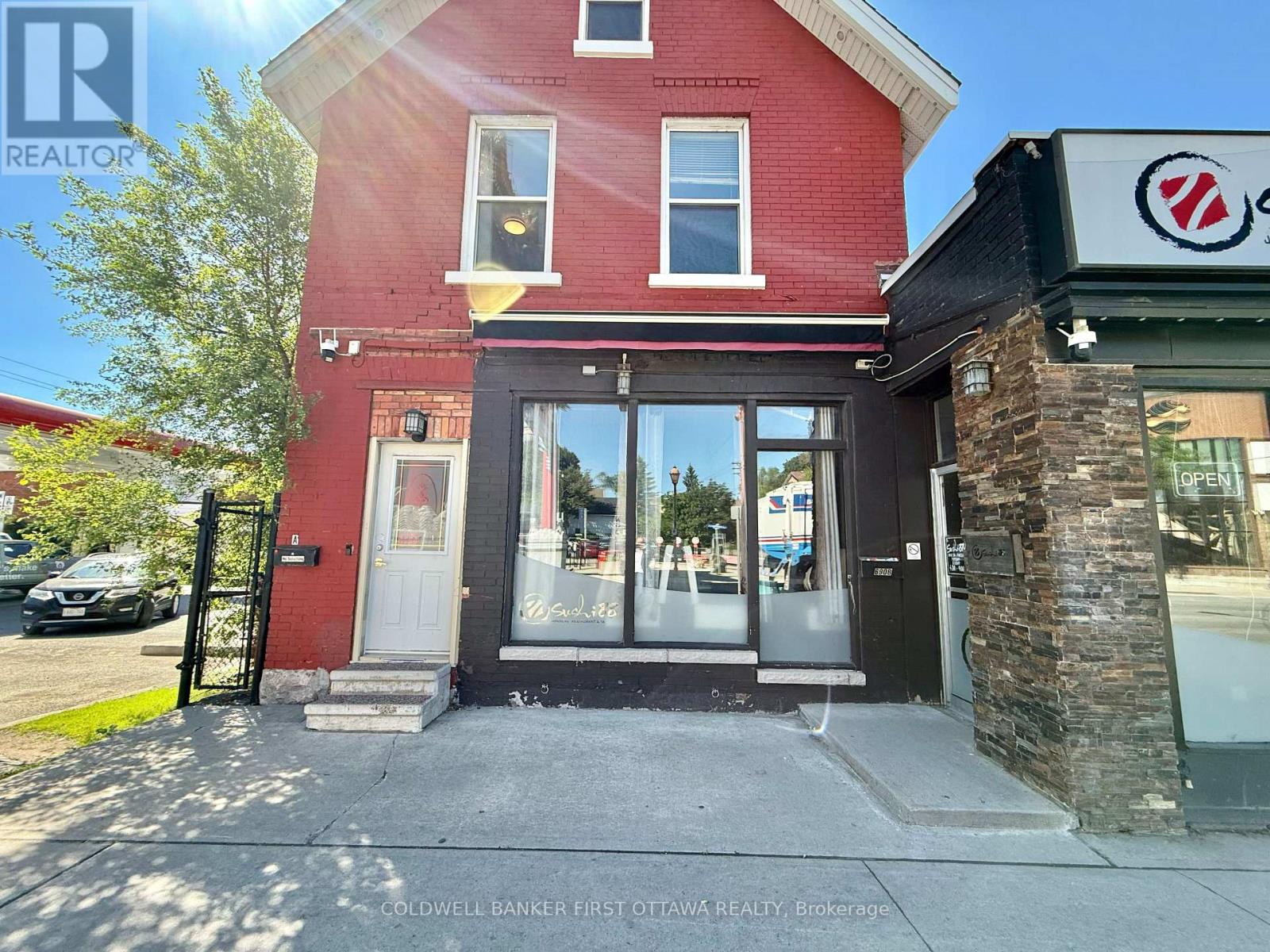 690-B Somerset Street W, Ottawa, Ontario  K1R 6P4 - Photo 2 - X13595932
