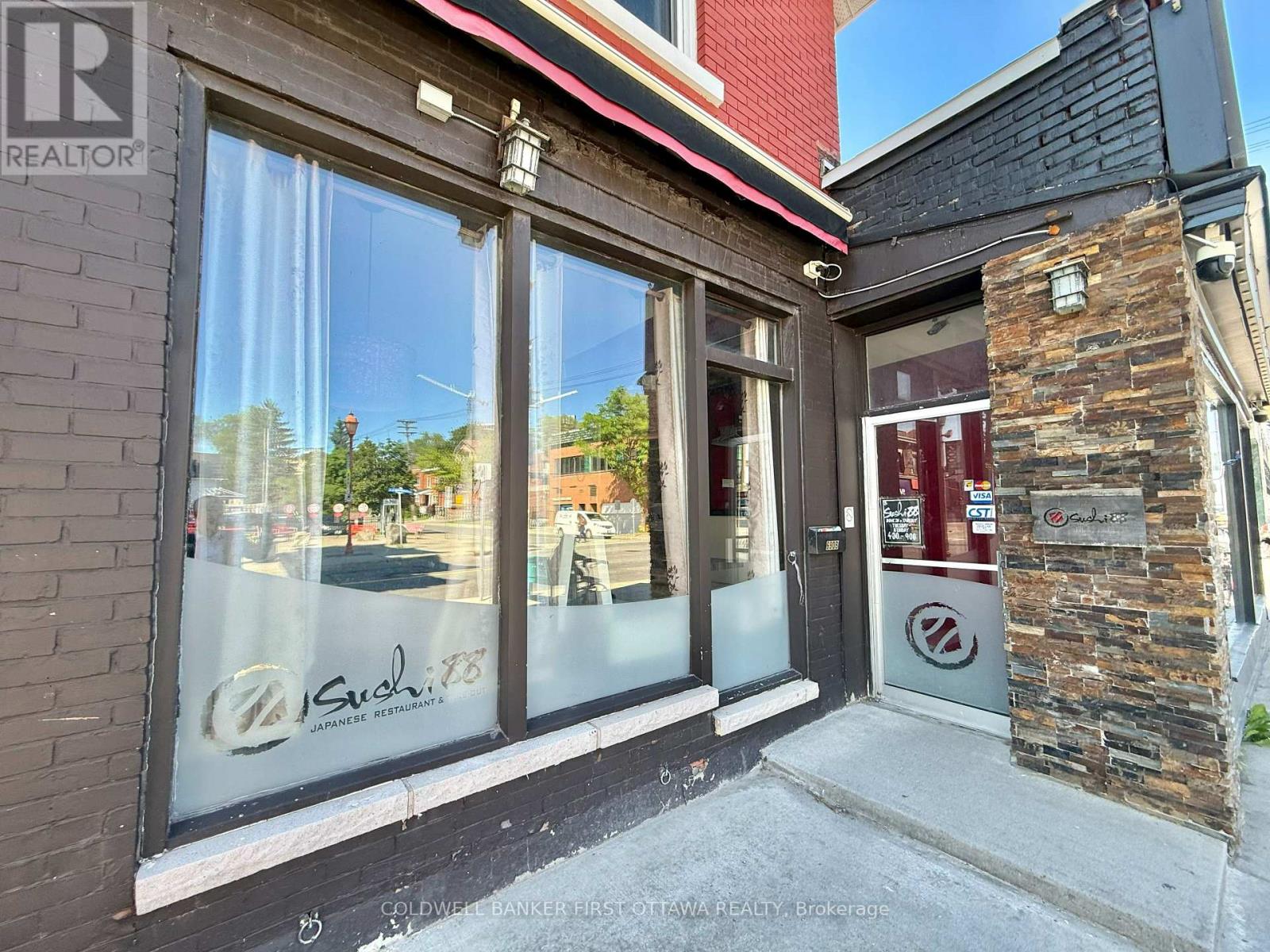 690-B Somerset Street W, Ottawa, Ontario  K1R 6P4 - Photo 3 - X13595932