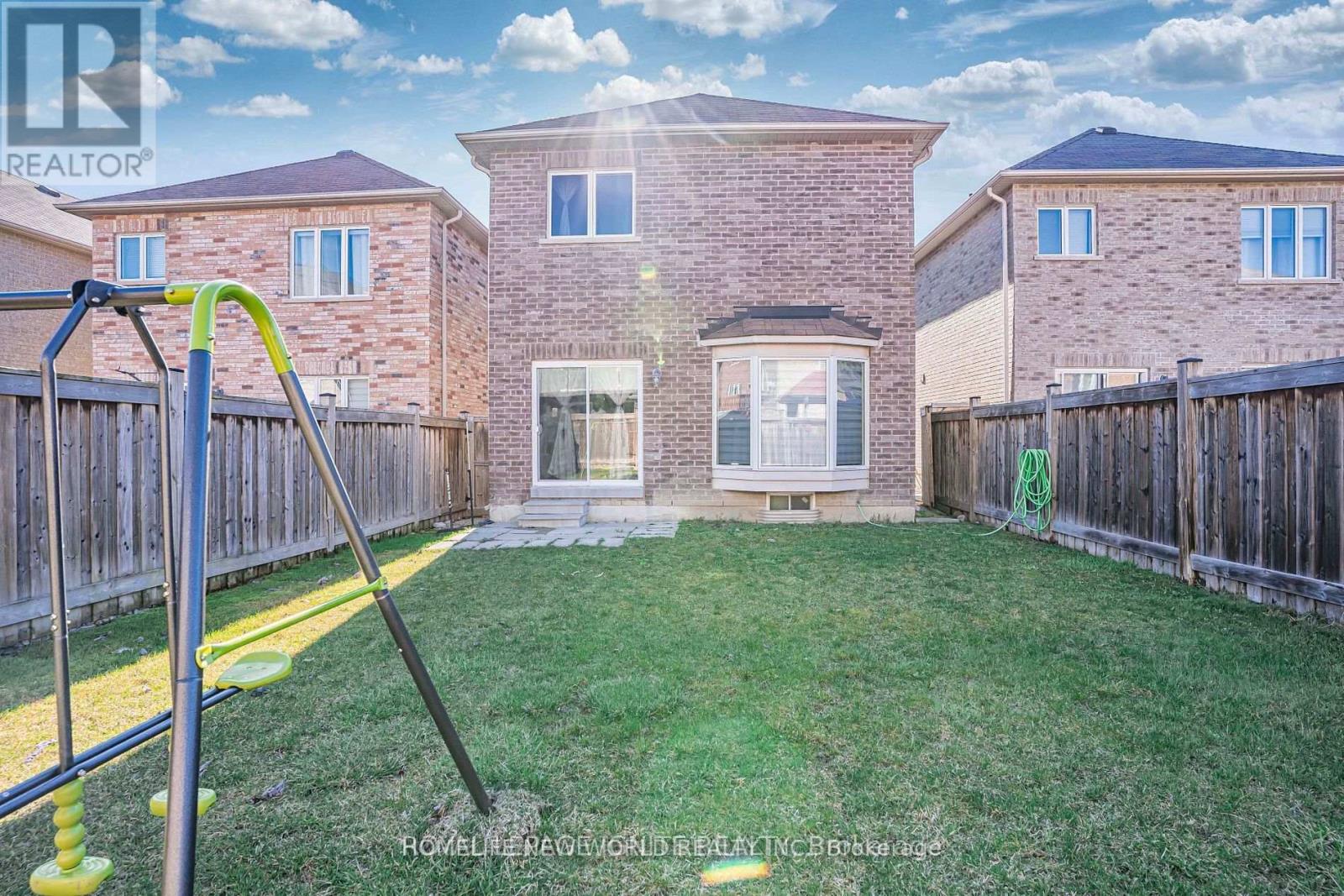 47 Naylor Drive, Bradford West Gwillimbury, Ontario  L3Z 0J8 - Photo 11 - N13554838