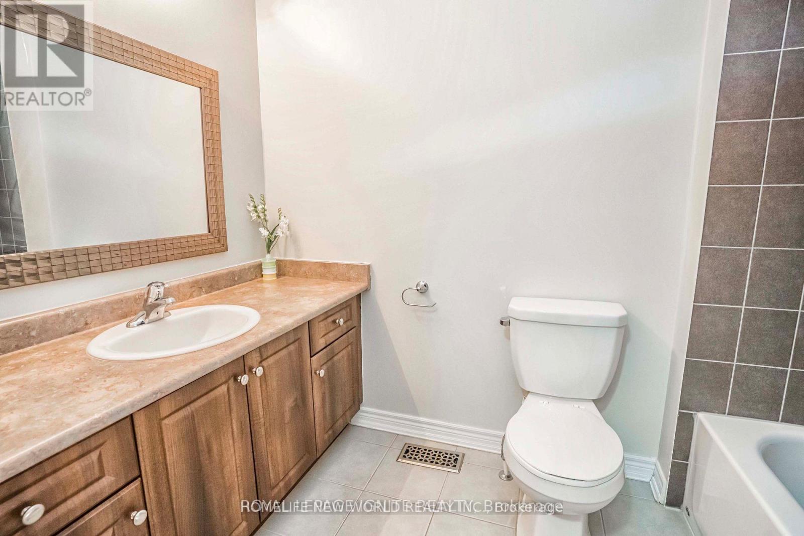 47 Naylor Drive, Bradford West Gwillimbury, Ontario  L3Z 0J8 - Photo 8 - N13554838