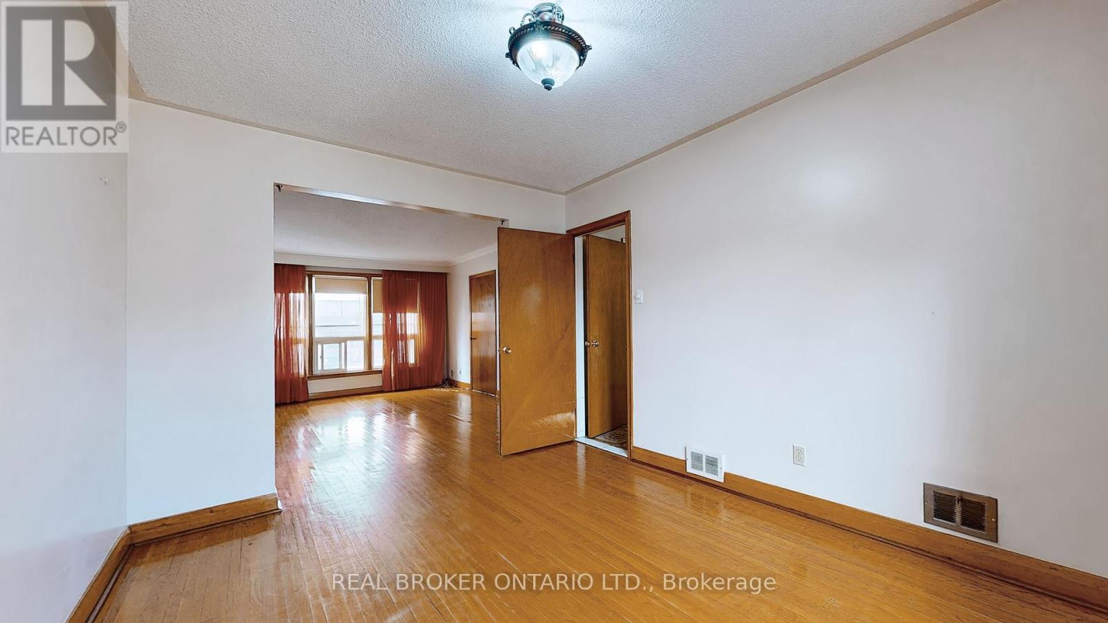 3241 Dufferin Street, Toronto, Ontario  M6A 2T2 - Photo 12 - W13595978