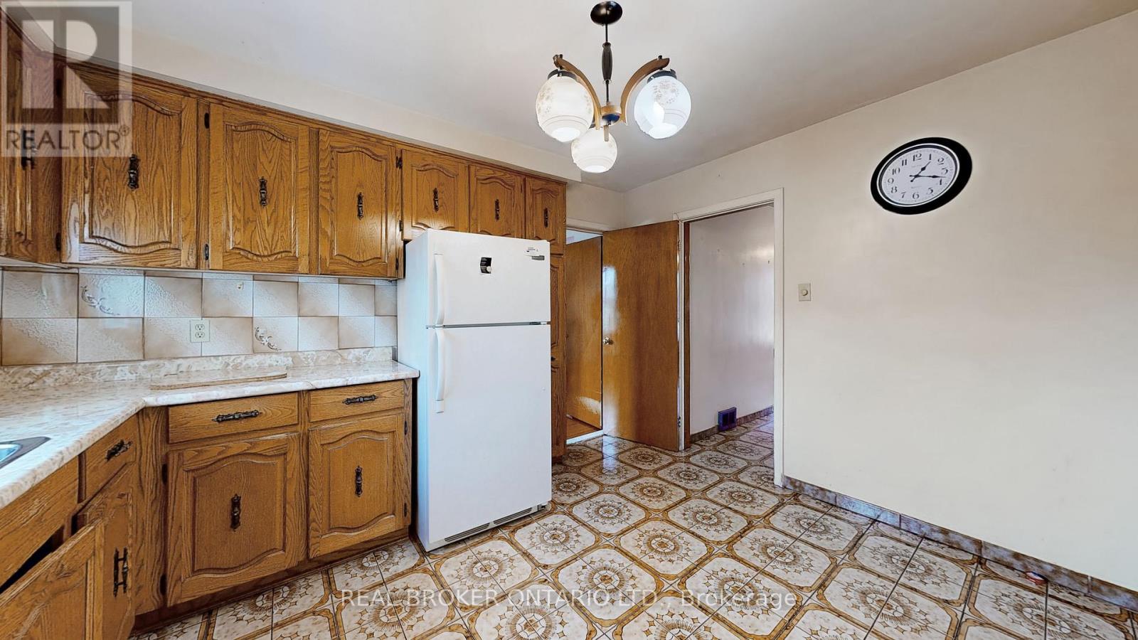 3241 Dufferin Street, Toronto, Ontario  M6A 2T2 - Photo 14 - W13595978