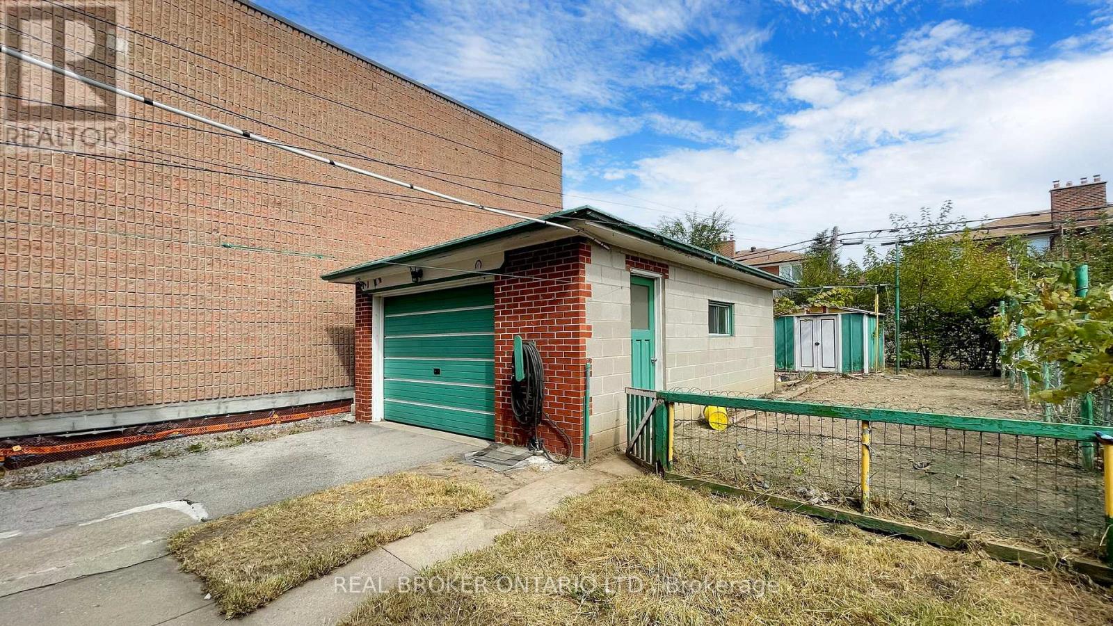 3241 Dufferin Street, Toronto, Ontario  M6A 2T2 - Photo 35 - W13595978