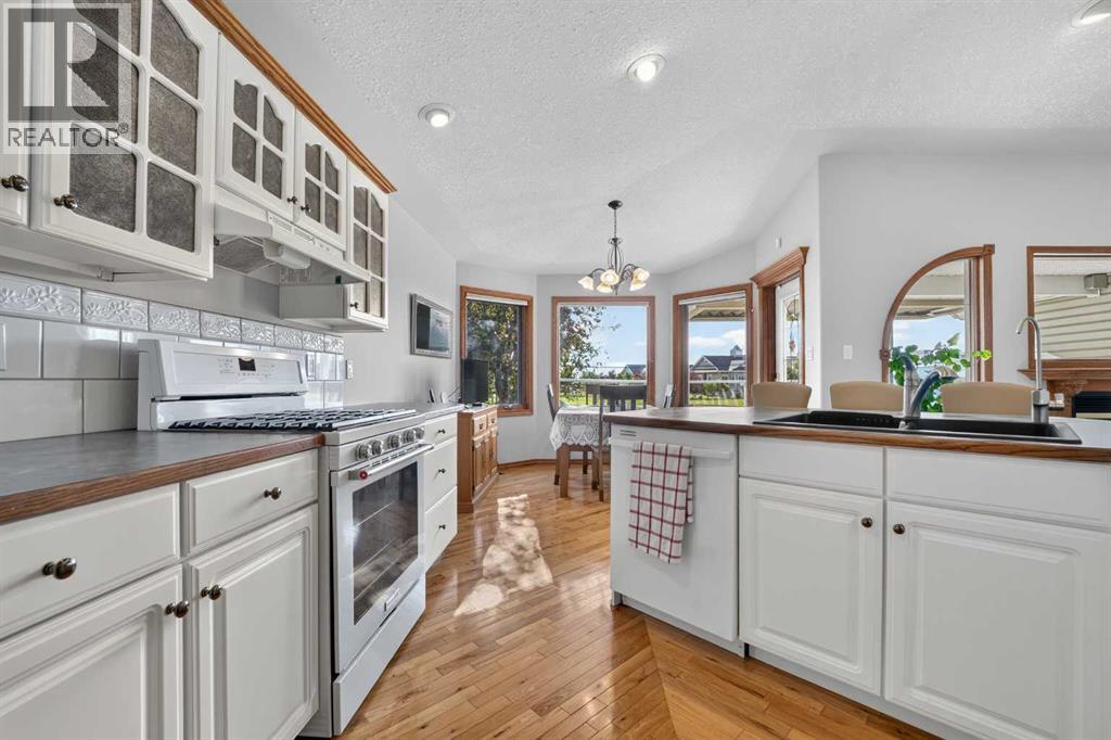 27 Cougar Bay N, Lethbridge, Alberta  T1H 6H3 - Photo 23 - A2327209
