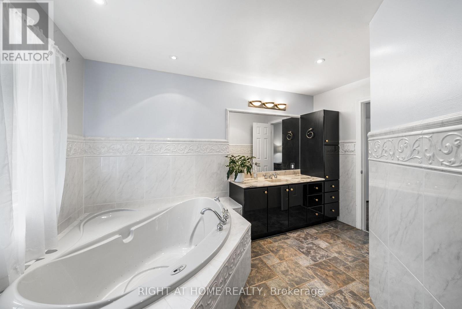 5 Stave Crescent, Richmond Hill, Ontario  L4C 9K4 - Photo 26 - N13514276