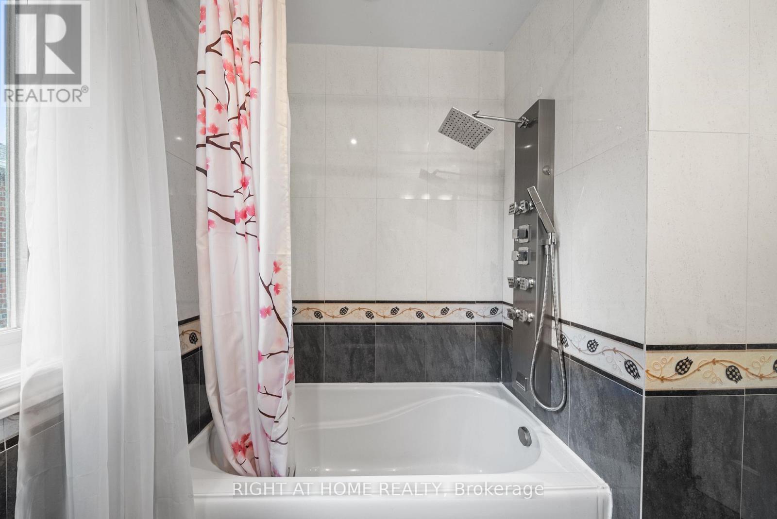 5 Stave Crescent, Richmond Hill, Ontario  L4C 9K4 - Photo 8 - N13514276