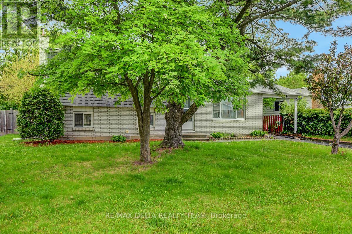 397 Phoenix Crescent, Ottawa, Ontario  K1E 1V6 - Photo 3 - X13596004