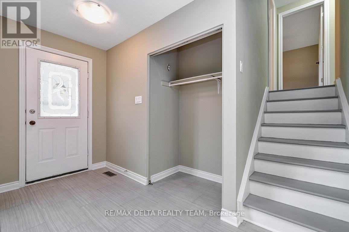 397 Phoenix Crescent, Ottawa, Ontario  K1E 1V6 - Photo 4 - X13596004