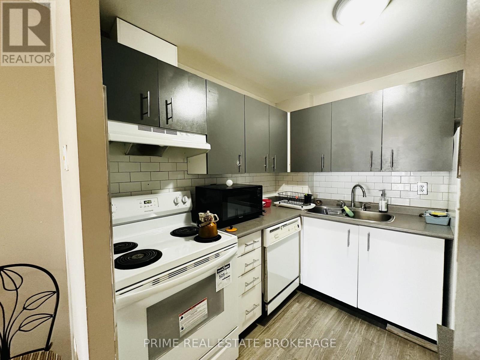 204 - 626 First Street, London East, Ontario  N5V 2A2 - Photo 3 - X13596044