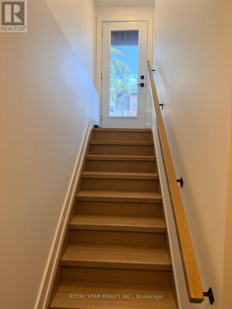 UNIT B - 253 DUNCAIRN AVENUE - Photo 3