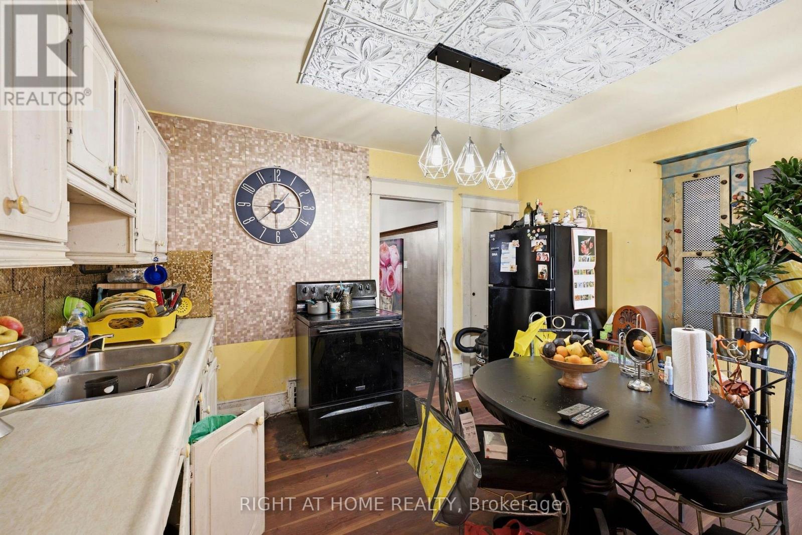 290 Mcroberts Avenue, Toronto, Ontario  M6E 4P7 - Photo 10 - W13596028