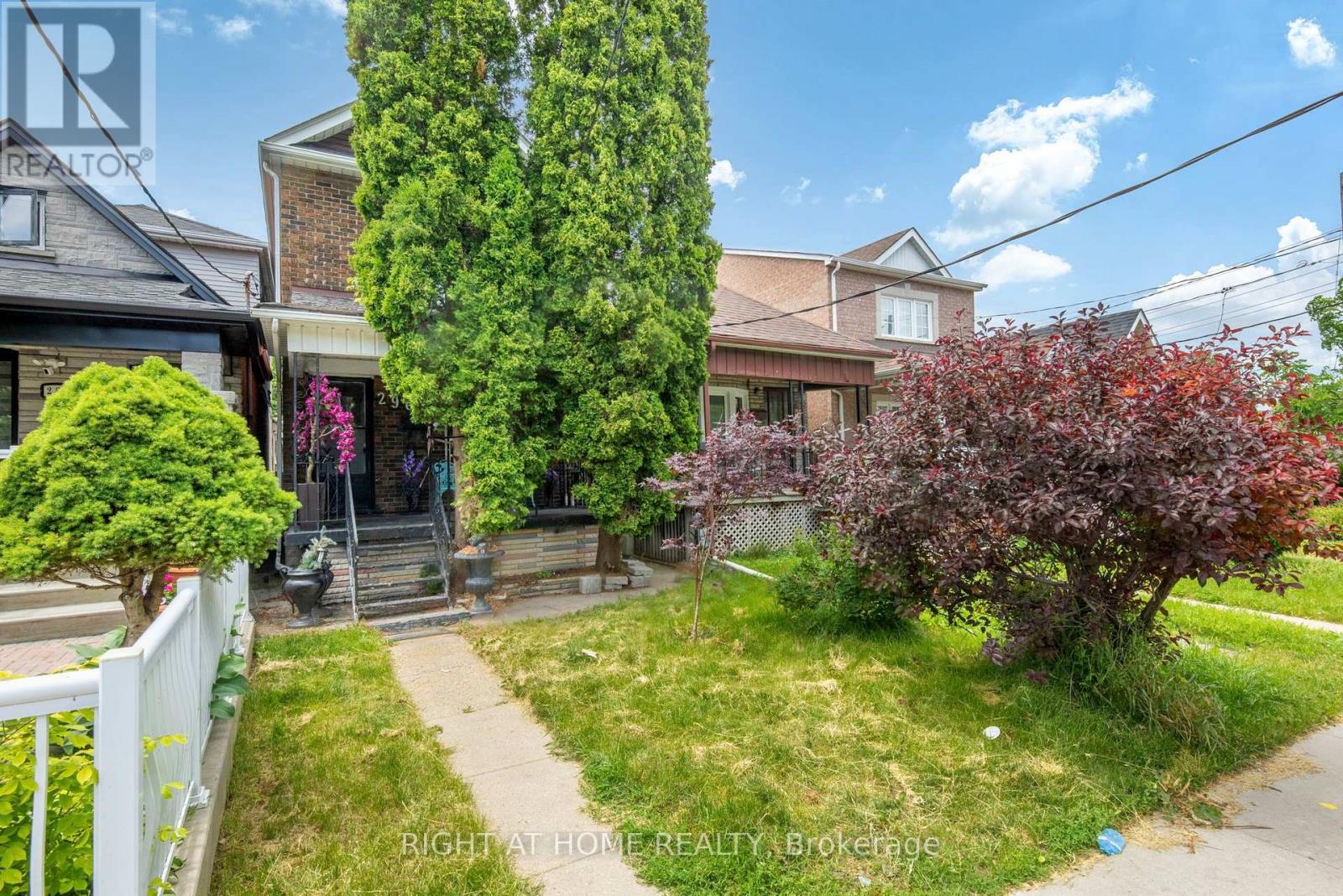 290 Mcroberts Avenue, Toronto, Ontario  M6E 4P7 - Photo 2 - W13596028