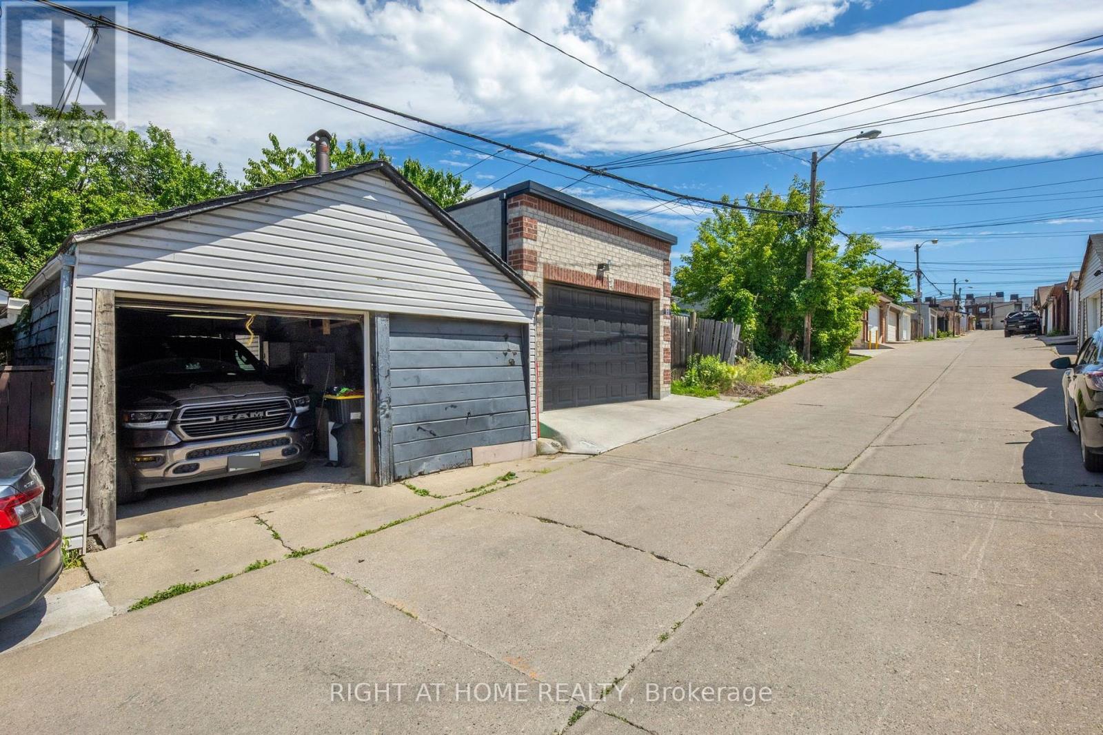 290 Mcroberts Avenue, Toronto, Ontario  M6E 4P7 - Photo 30 - W13596028