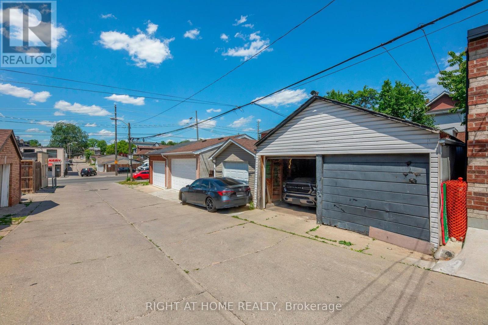 290 Mcroberts Avenue, Toronto, Ontario  M6E 4P7 - Photo 31 - W13596028