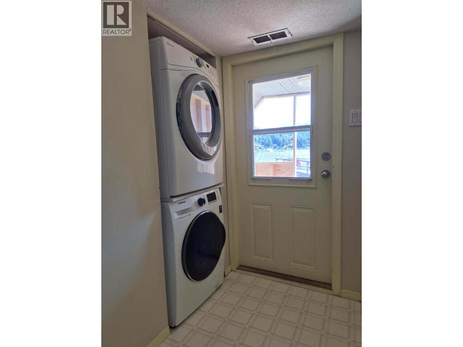 13044 Hassan Road, Pender Harbour, British Columbia  V0N 2H1 - Photo 8 - R3149242