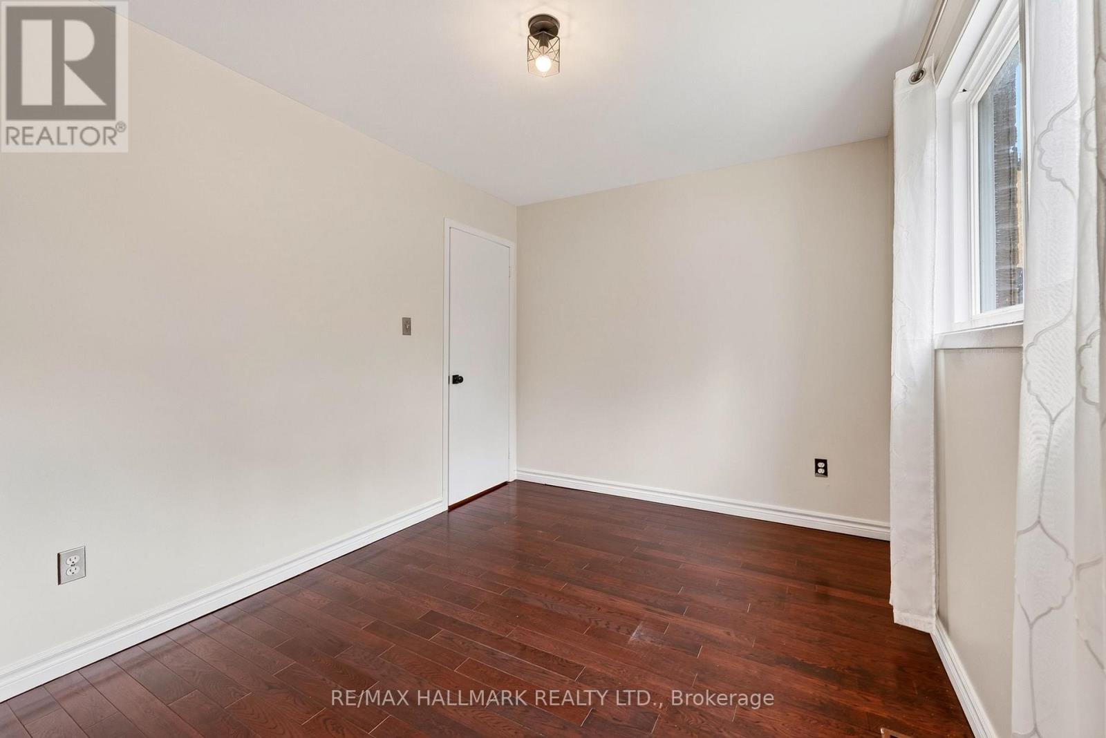 Upper / 2nd - 402 Kingston Road, Toronto, Ontario  M4L 1T9 - Photo 14 - E13596114