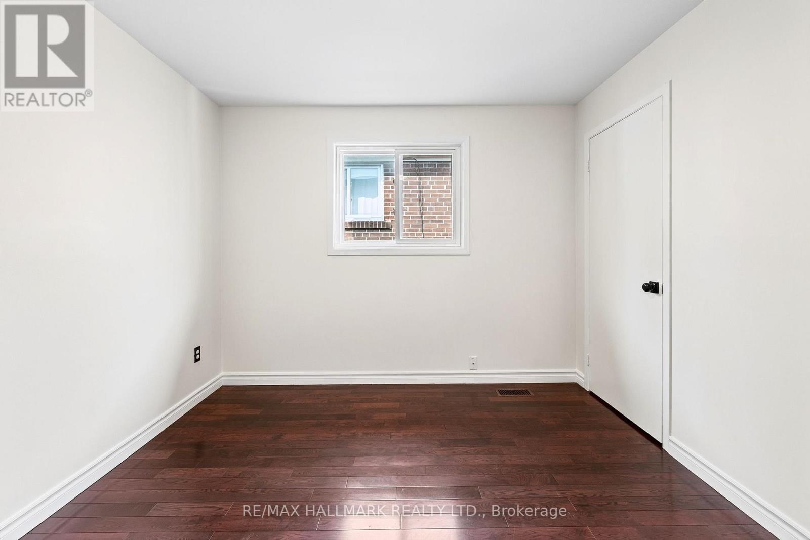 Upper / 2nd - 402 Kingston Road, Toronto, Ontario  M4L 1T9 - Photo 15 - E13596114