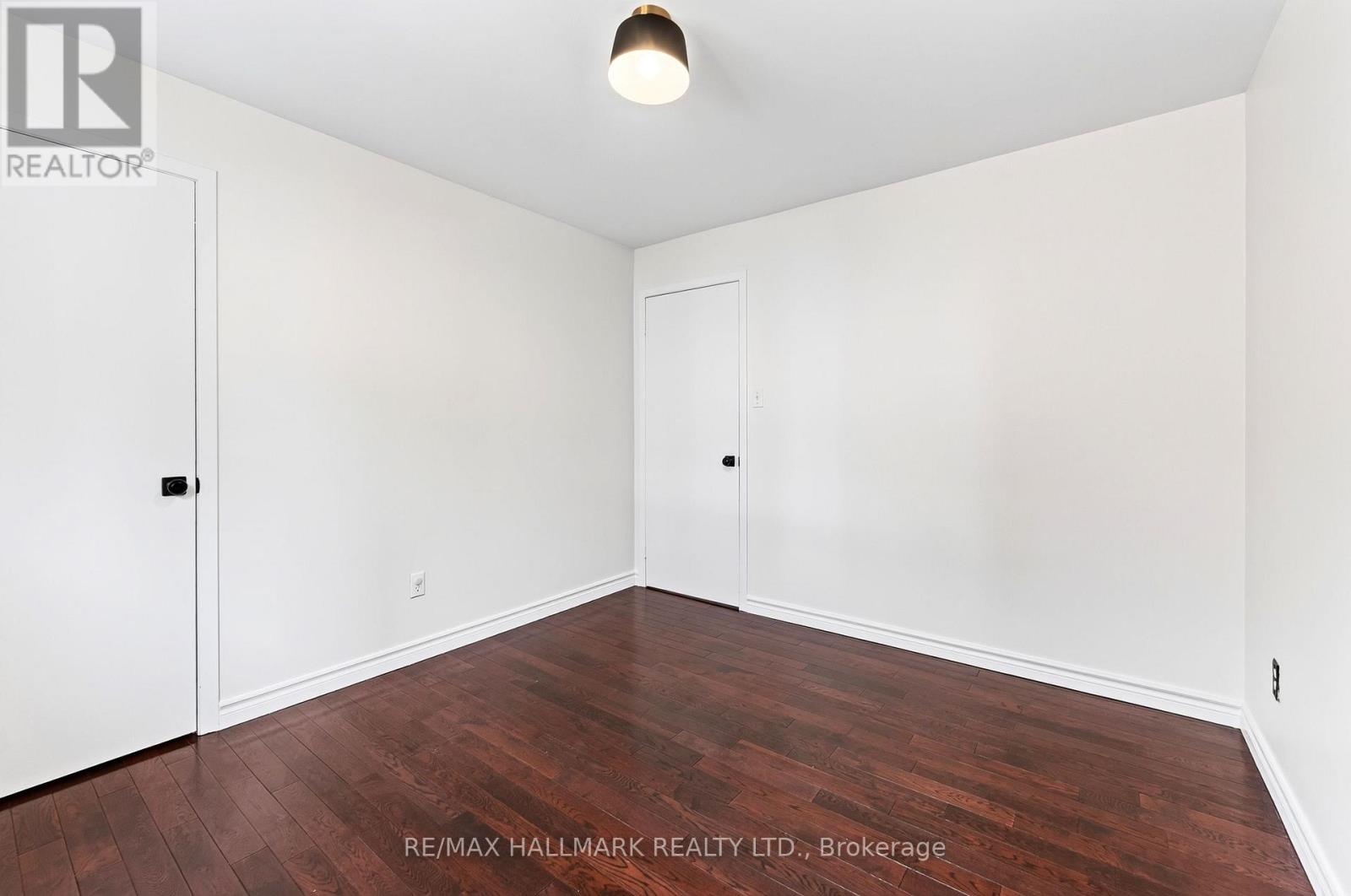 Upper / 2nd - 402 Kingston Road, Toronto, Ontario  M4L 1T9 - Photo 16 - E13596114