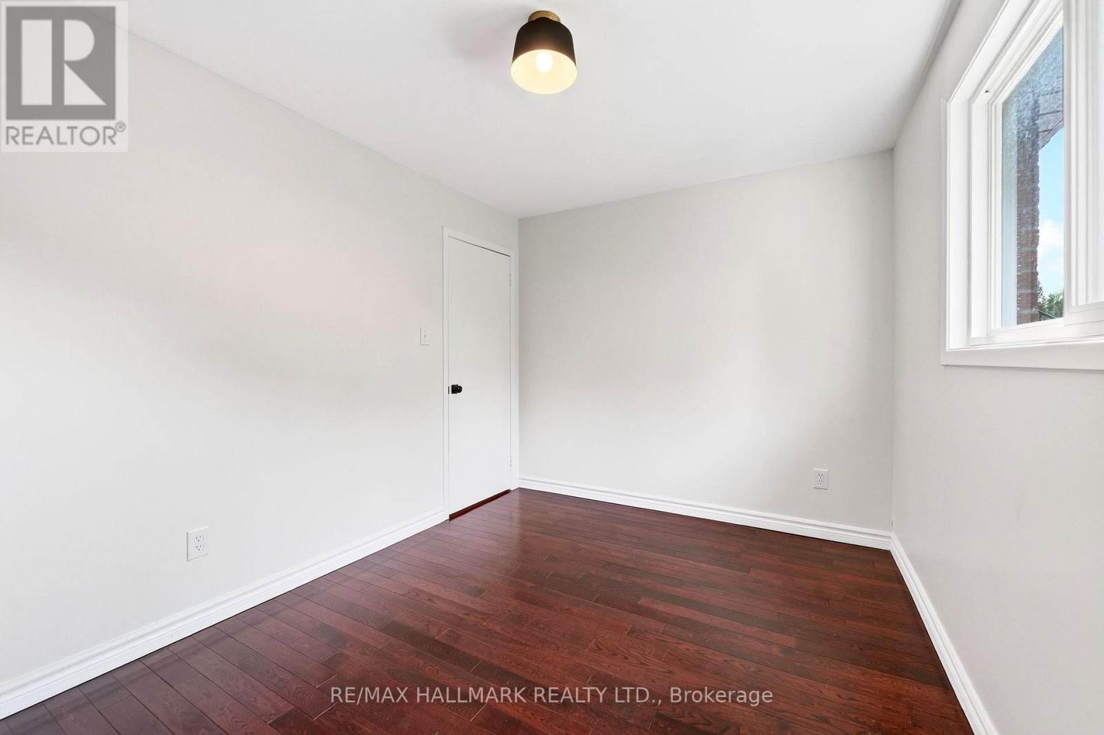 Upper / 2nd - 402 Kingston Road, Toronto, Ontario  M4L 1T9 - Photo 21 - E13596114