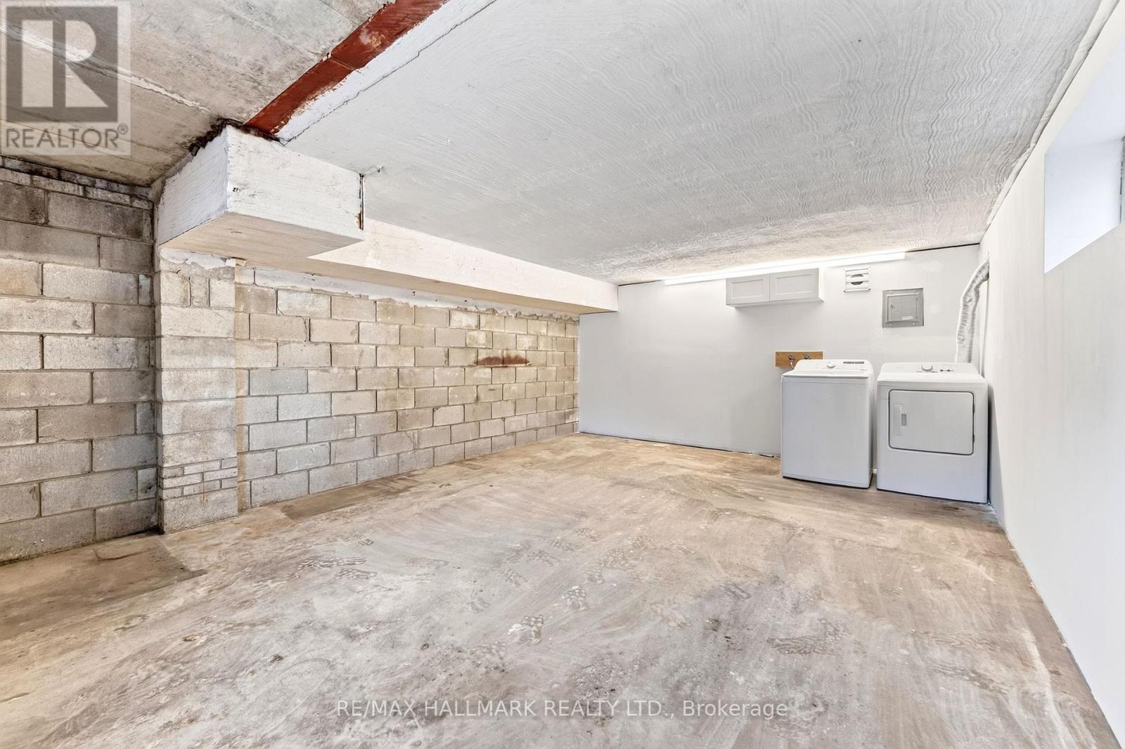 Upper / 2nd - 402 Kingston Road, Toronto, Ontario  M4L 1T9 - Photo 25 - E13596114