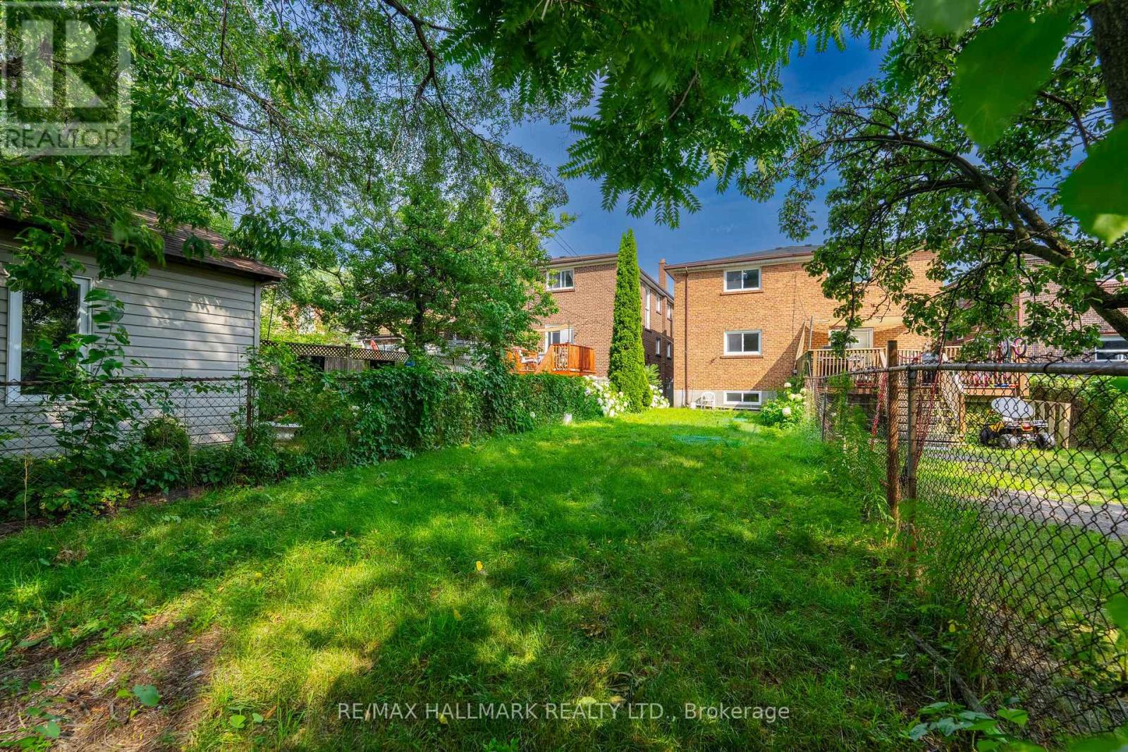 Upper / 2nd - 402 Kingston Road, Toronto, Ontario  M4L 1T9 - Photo 28 - E13596114