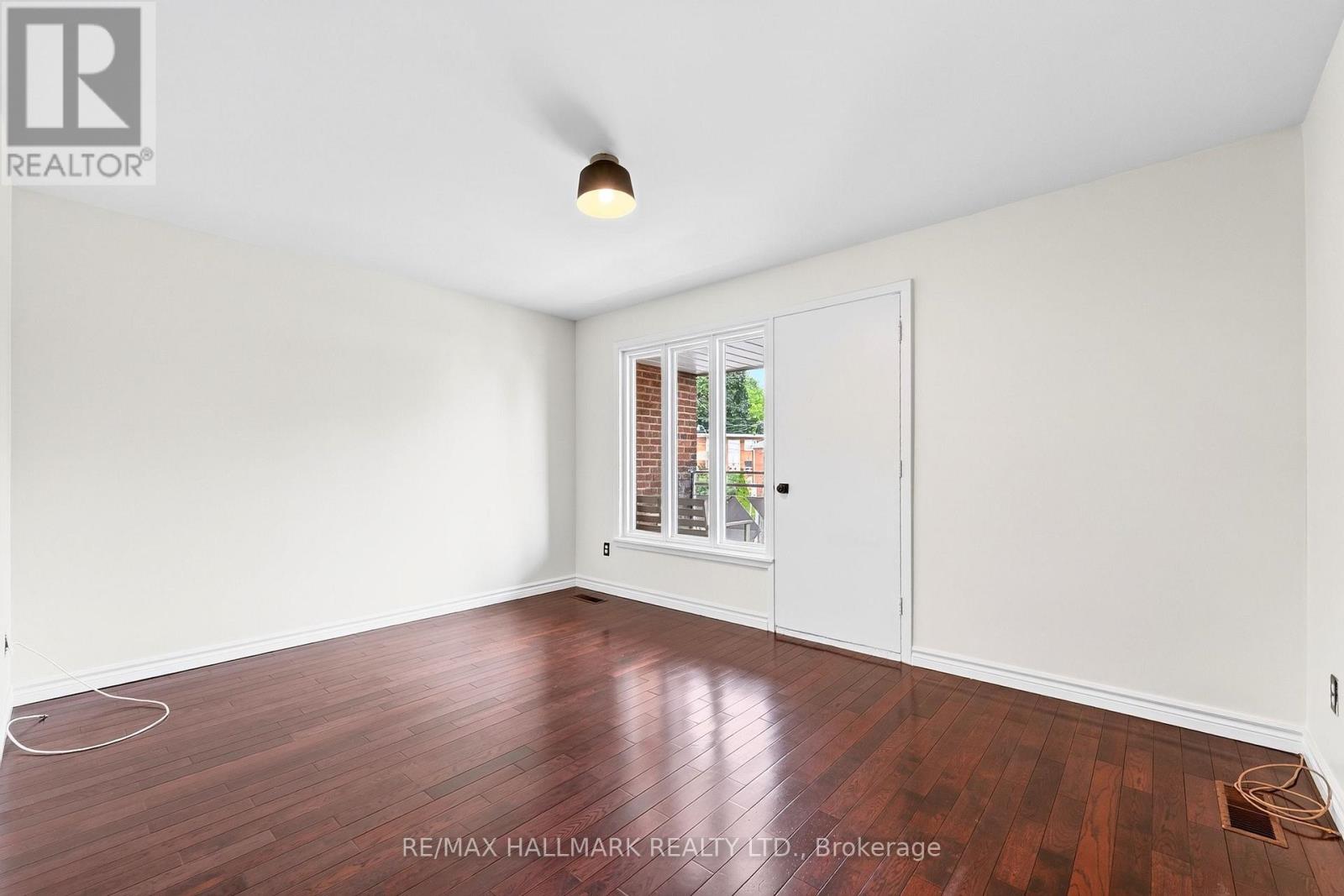 Upper / 2nd - 402 Kingston Road, Toronto, Ontario  M4L 1T9 - Photo 7 - E13596114