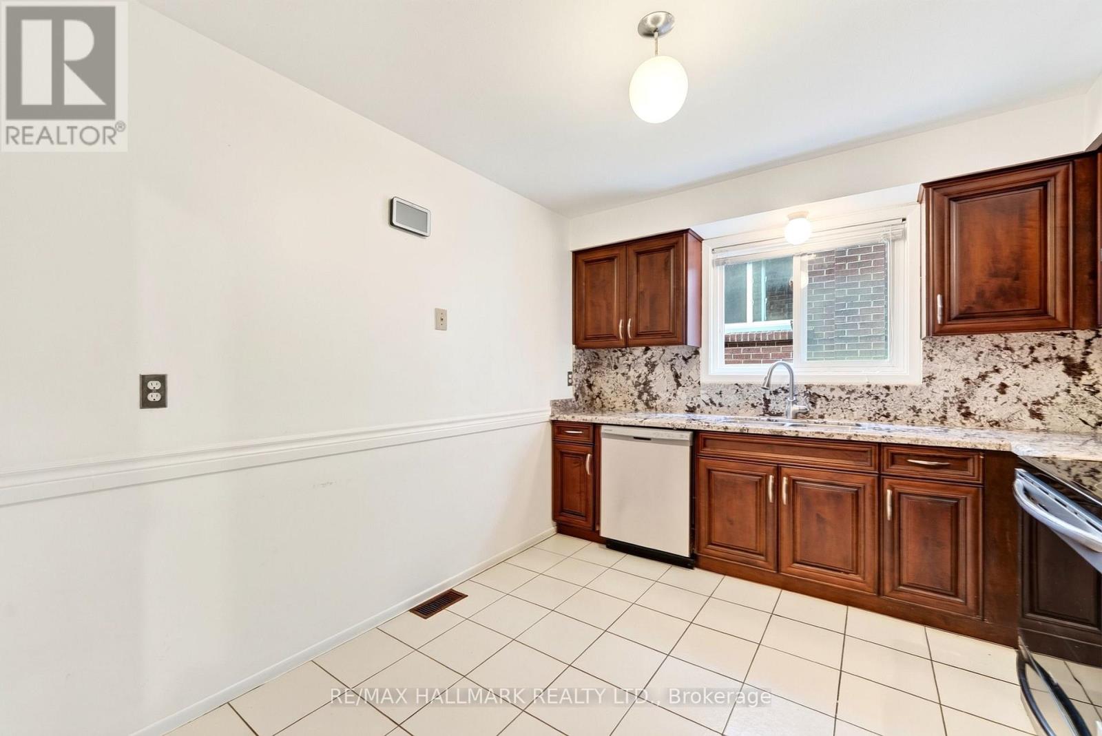 Main - 402 Kingston Road, Toronto, Ontario  M4L 1T9 - Photo 16 - E13596116