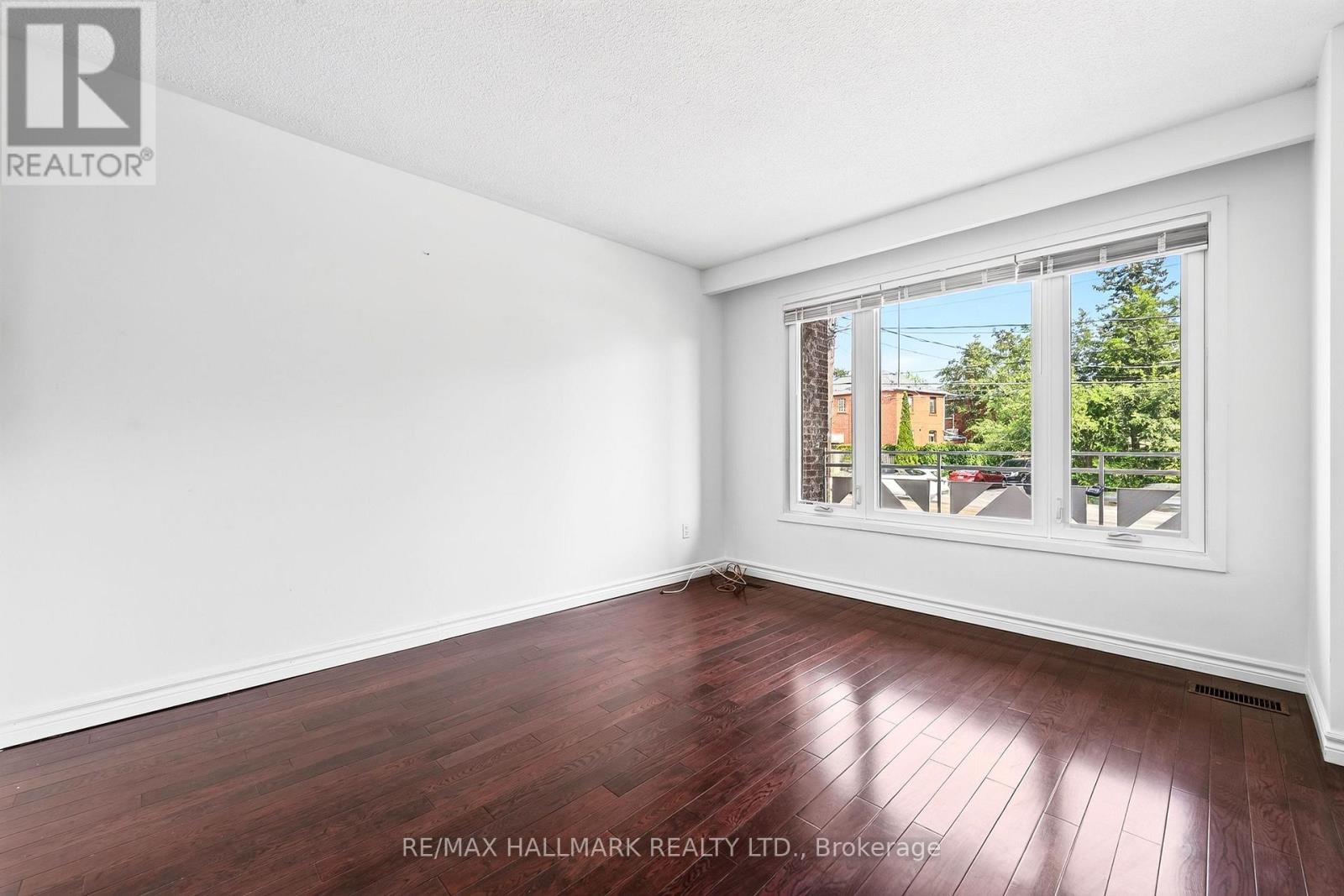 Main - 402 Kingston Road, Toronto, Ontario  M4L 1T9 - Photo 9 - E13596116