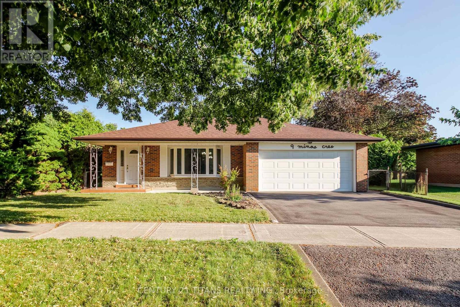 9 MINOS CRESCENT, Toronto, Ontario