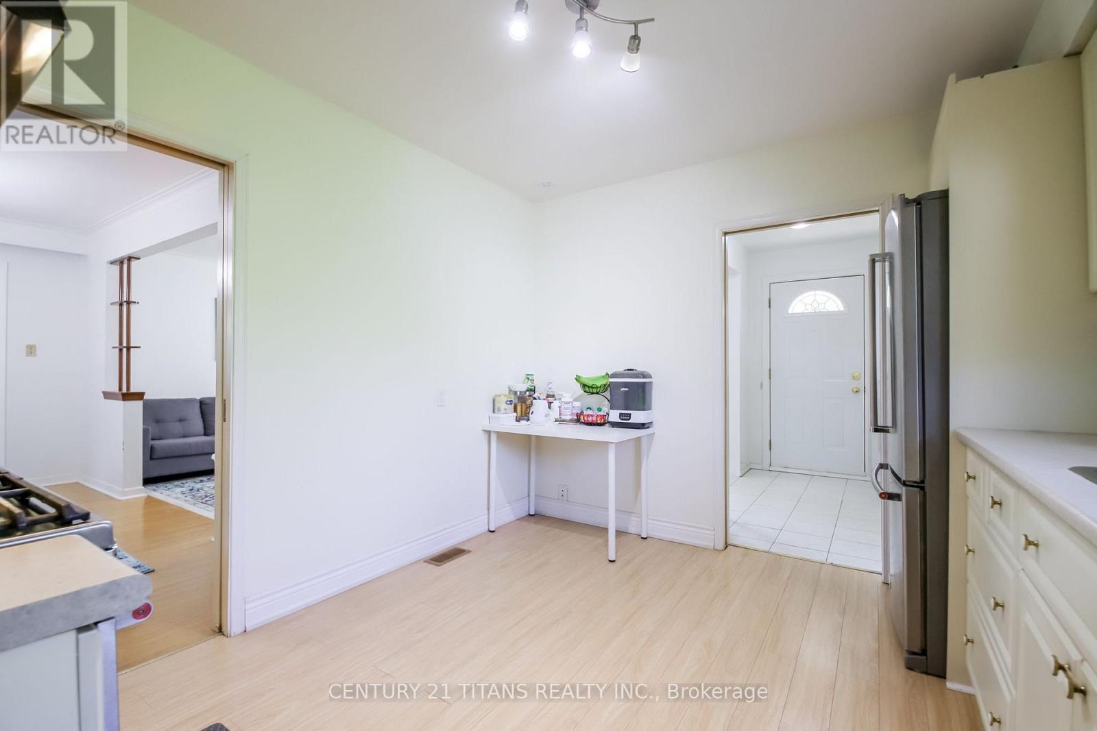 9 Minos Crescent, Toronto, Ontario  M1G 3P8 - Photo 14 - E13596164