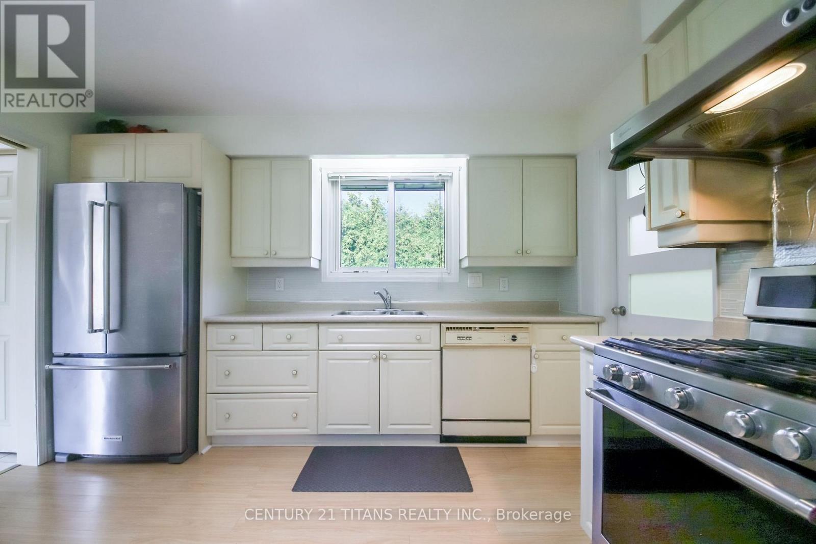 9 Minos Crescent, Toronto, Ontario  M1G 3P8 - Photo 15 - E13596164