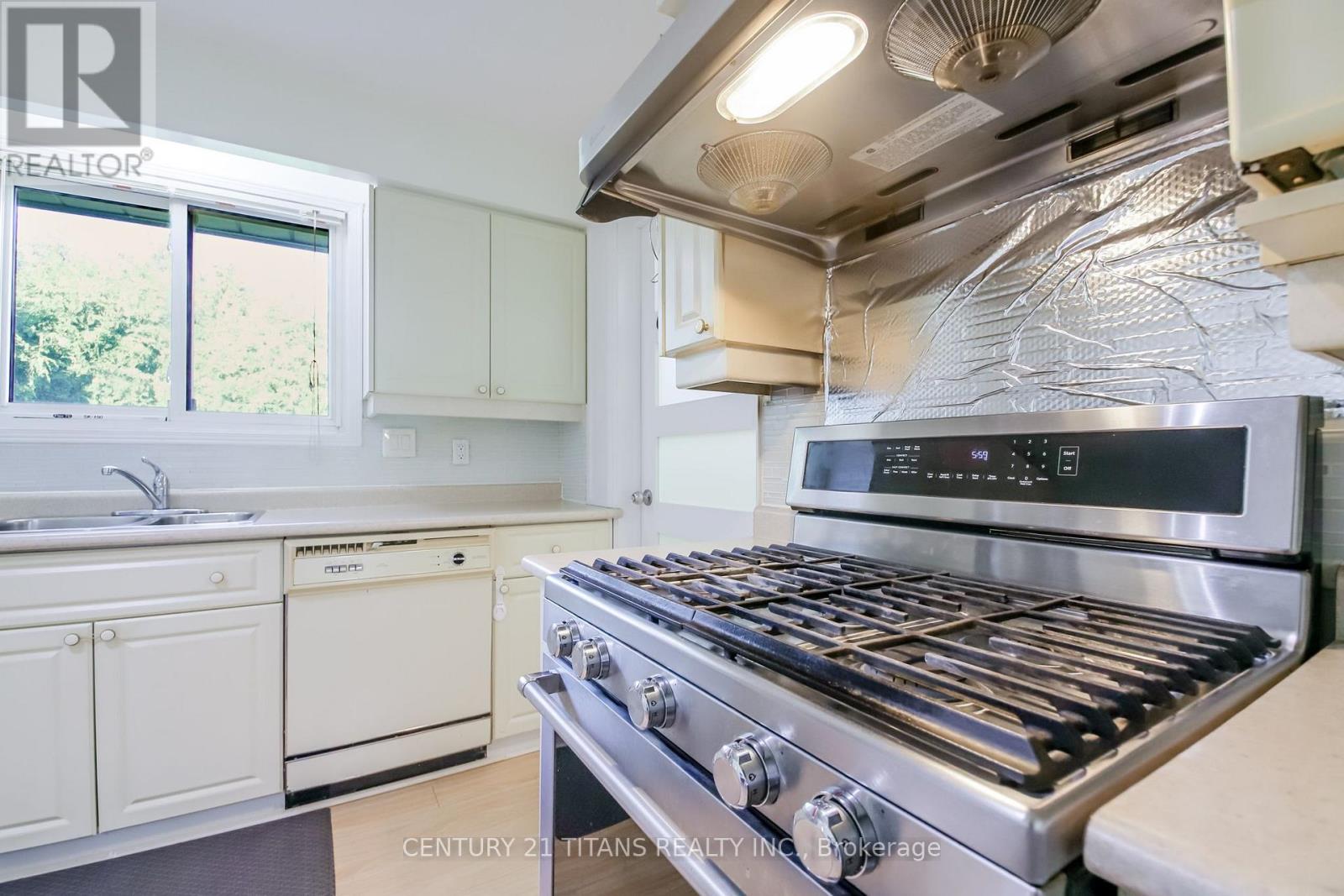 9 Minos Crescent, Toronto, Ontario  M1G 3P8 - Photo 16 - E13596164