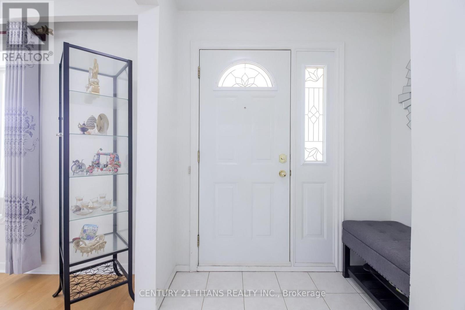 9 Minos Crescent, Toronto, Ontario  M1G 3P8 - Photo 5 - E13596164
