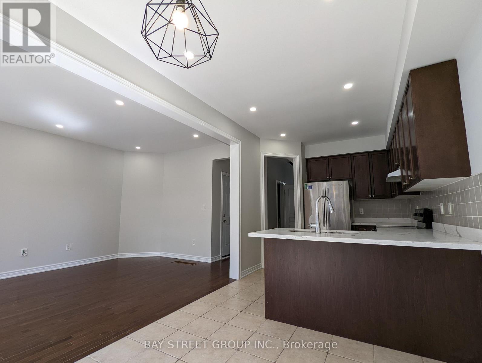 80 Brock Avenue, Markham, Ontario  L6C 0S9 - Photo 4 - N13596112